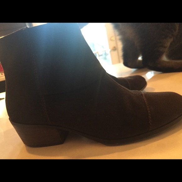 Lord &Taylor EllenTracy Randa Suede Boots - Picture 5 of 7